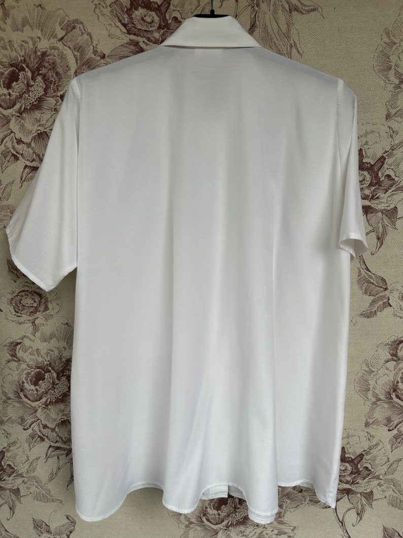 Camisa vintage oversize blanca con botones cuadrados, elegante camisa de mujer de manga corta imagen 9