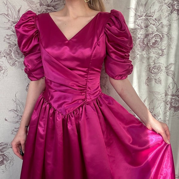 Vintage Satin rosa Cinderella-Stil Kleid, Damen Maxi Ballkleid Kleid mit Puffärmeln und offener Tasche