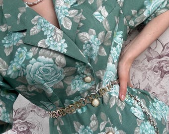 Vintage green jacket with short sleeves in blue floral print, elegant and classy women’s linen blazer