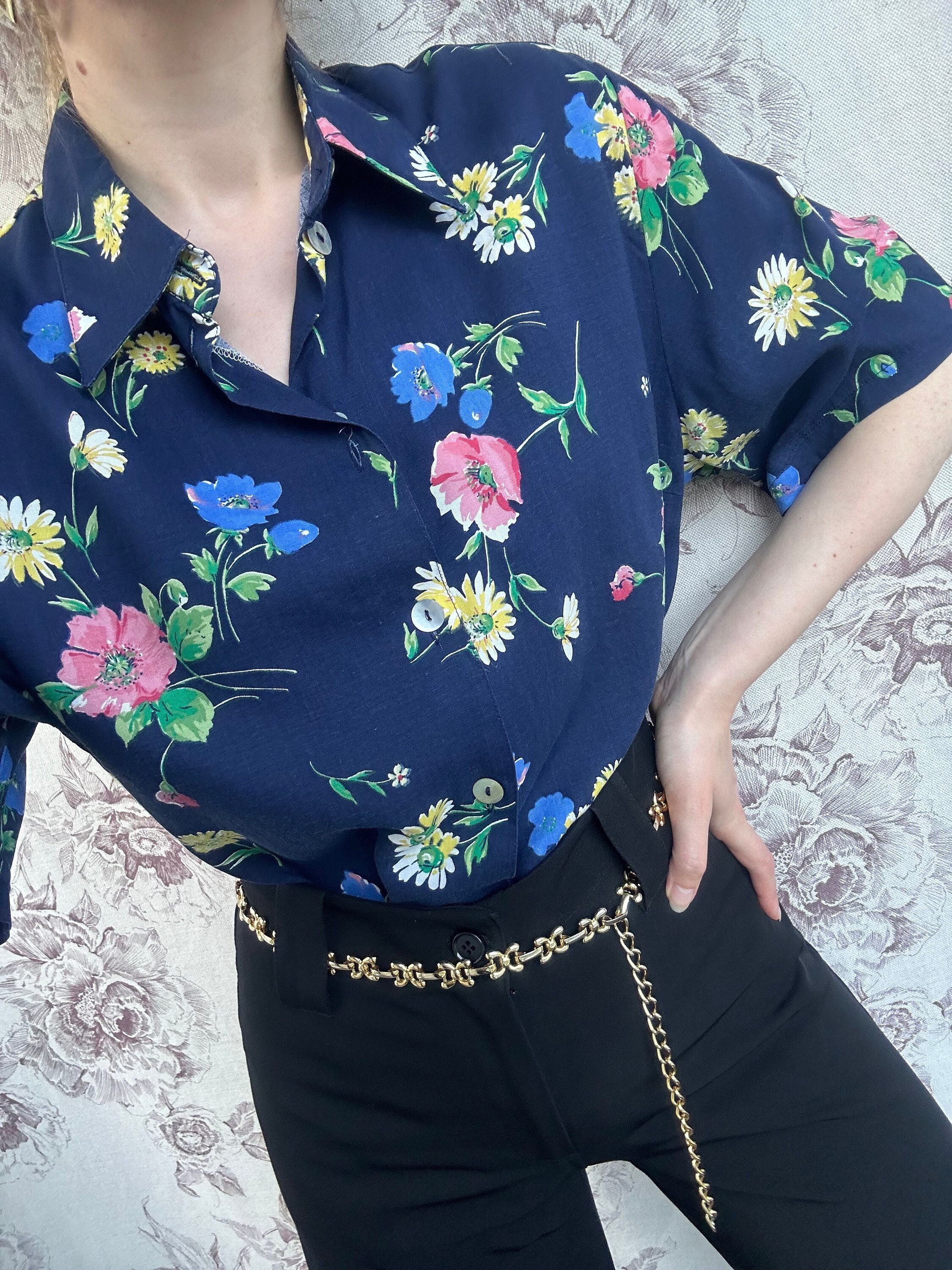 Lunares Outfit Blusa Azul Oscuro Pantalón Azul Marino Outfit Con