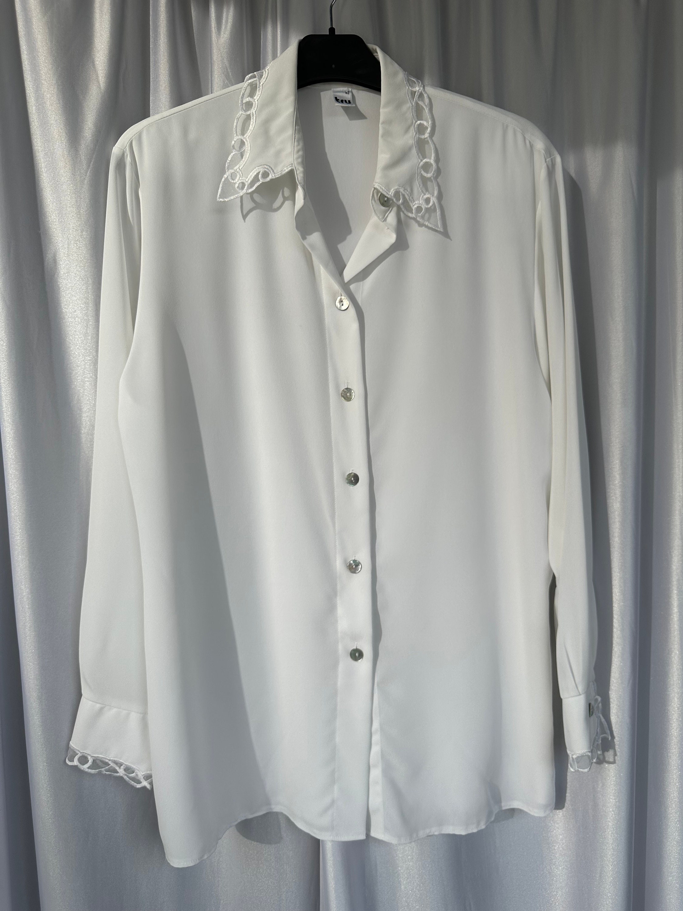 Vintage White Sheer Blouse With Embroidery Details, Elegant See