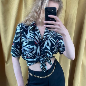 Vintage hawaiian style shirt with short sleeves