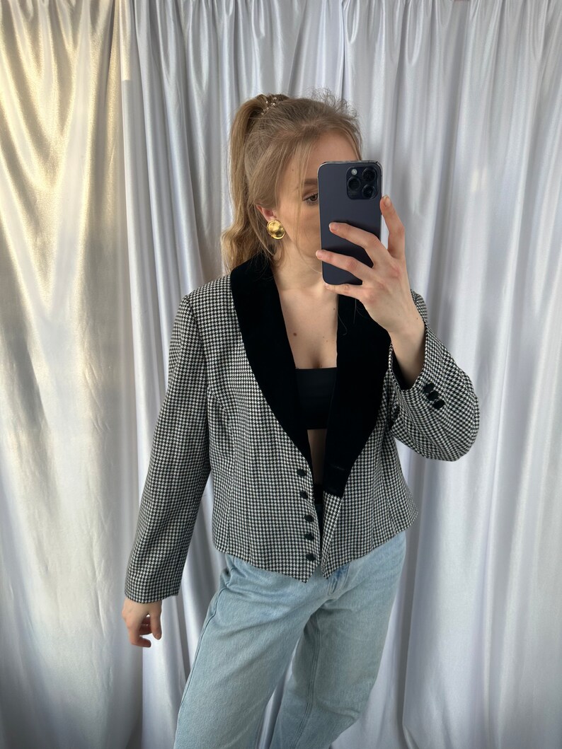 blazer noir et blanc vintage, veste courte pied de poule avec détails en velours image 6