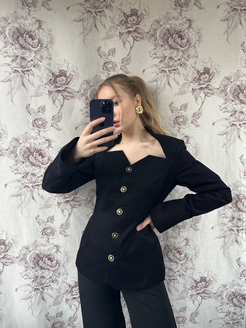 Handgemachter schwarzer Blazer im Vintage-Stil mit Trompetenärmeln, elegante Jacke mit einzigartigem und zeitlosem Ausschnitt Bild 2