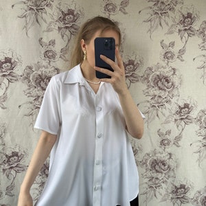 Camisa vintage oversize blanca con botones cuadrados, elegante camisa de mujer de manga corta imagen 5