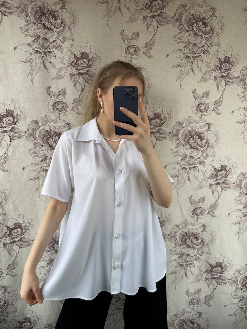 Camisa vintage oversize blanca con botones cuadrados, elegante camisa de mujer de manga corta imagen 5