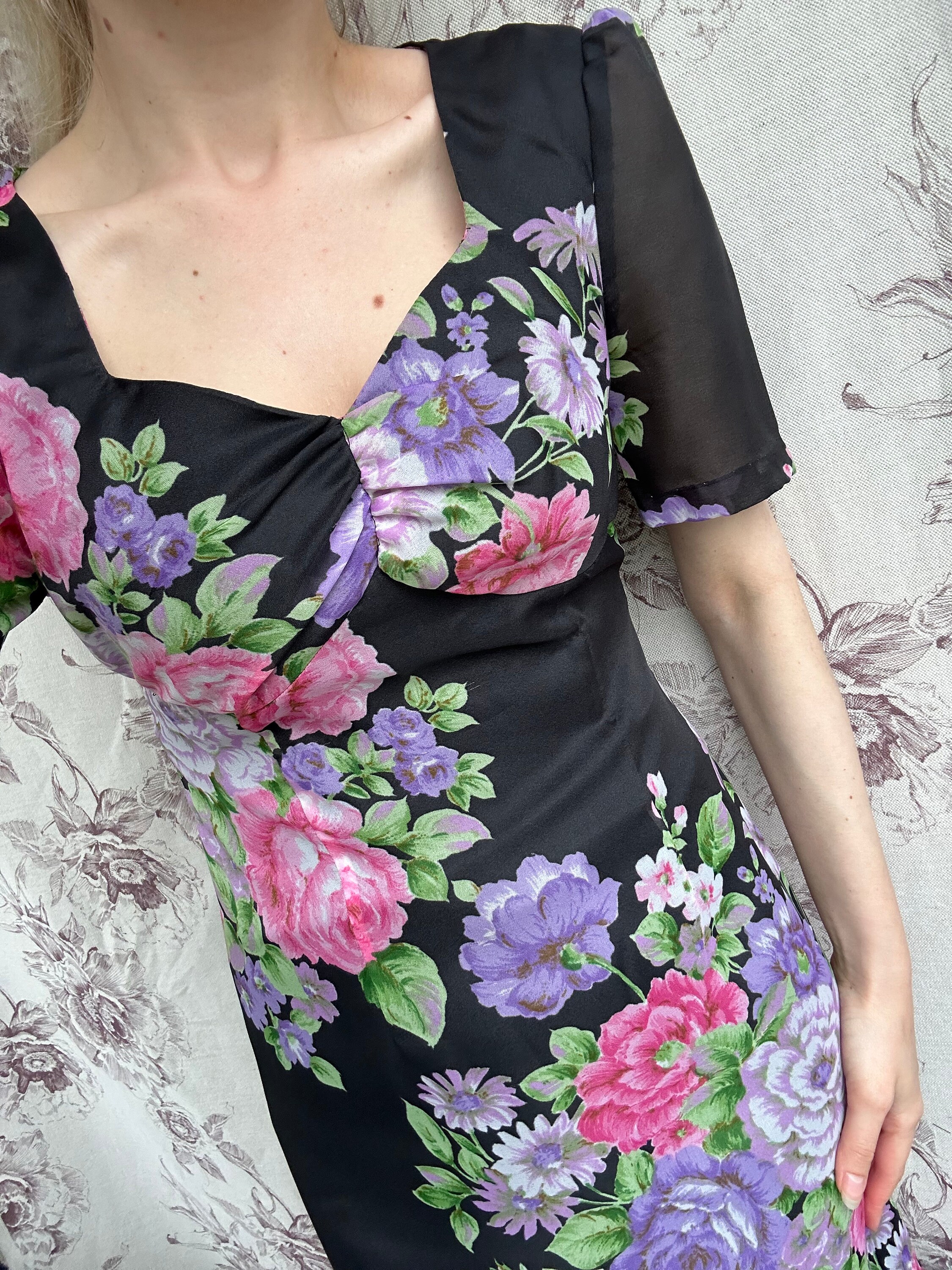 Vintage Black dress with pink and purple floral print, elegant maxi dress with short sleeves Vintage Black dress with pink and purple floral print, elegant maxi dress with short sleeves