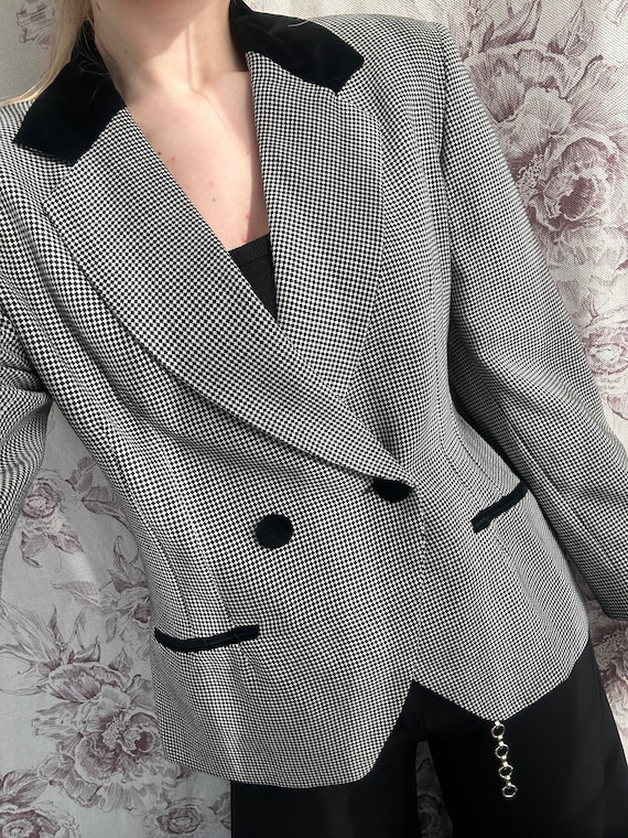 Vintage black and white blazer with velvet detail… - image 2