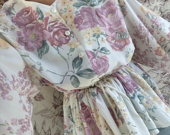 chemisier blanc vintage à imprimé floral rose et jaune, chemise d'été unique avec nœud à nouer à la taille, détail basque