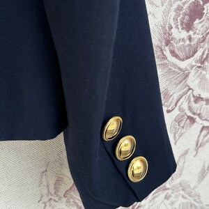 blazer bleu marine vintage, élégante veste des années 90 avec boutons dorés image 7