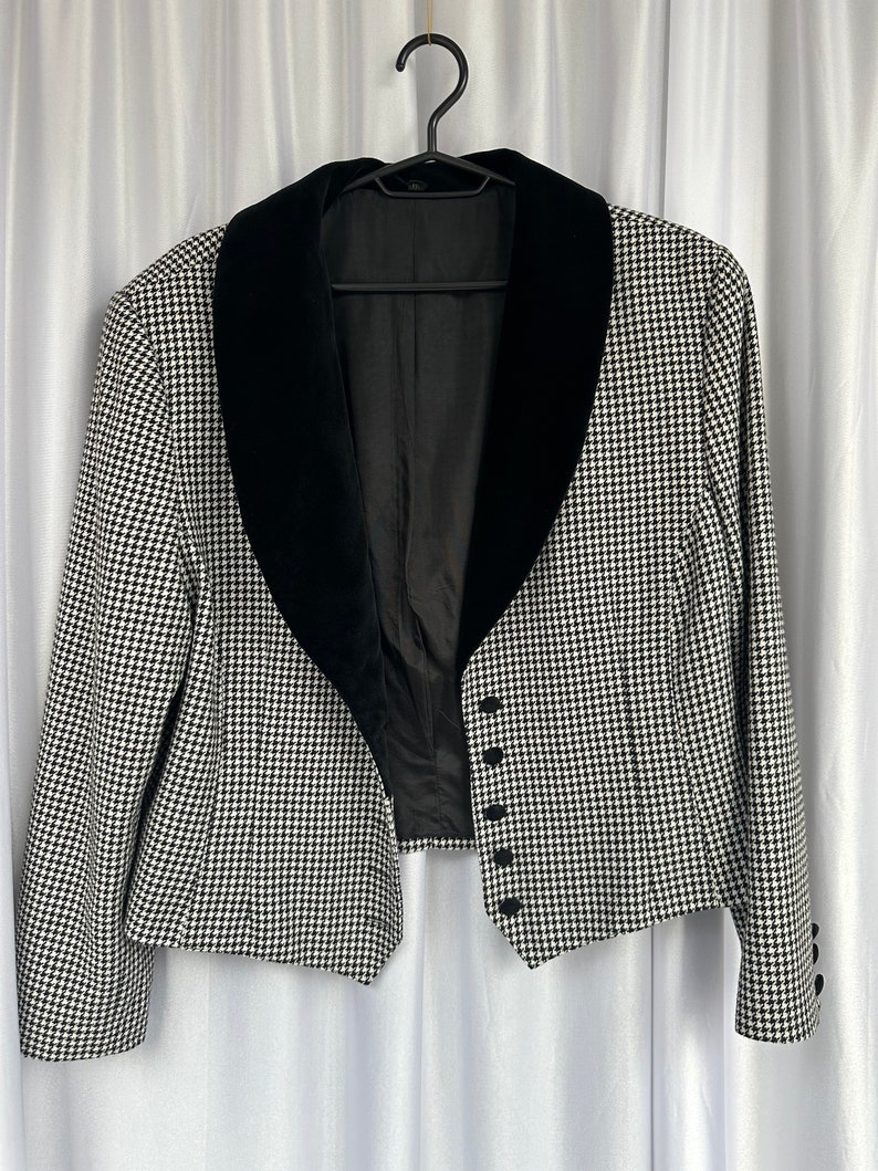 blazer noir et blanc vintage, veste courte pied de poule avec détails en velours image 7