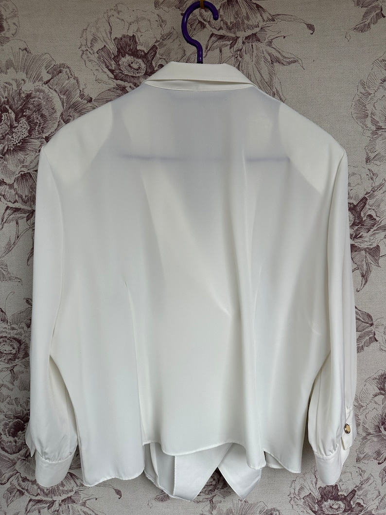 Blusa cruzada blanca crema vintage, camisa femenina con cuello de encaje imagen 10