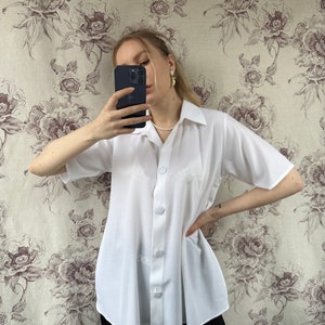 Camisa vintage oversize blanca con botones cuadrados, elegante camisa de mujer de manga corta imagen 10