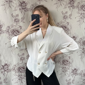 Blusa cruzada blanca crema vintage, camisa femenina con cuello de encaje imagen 7