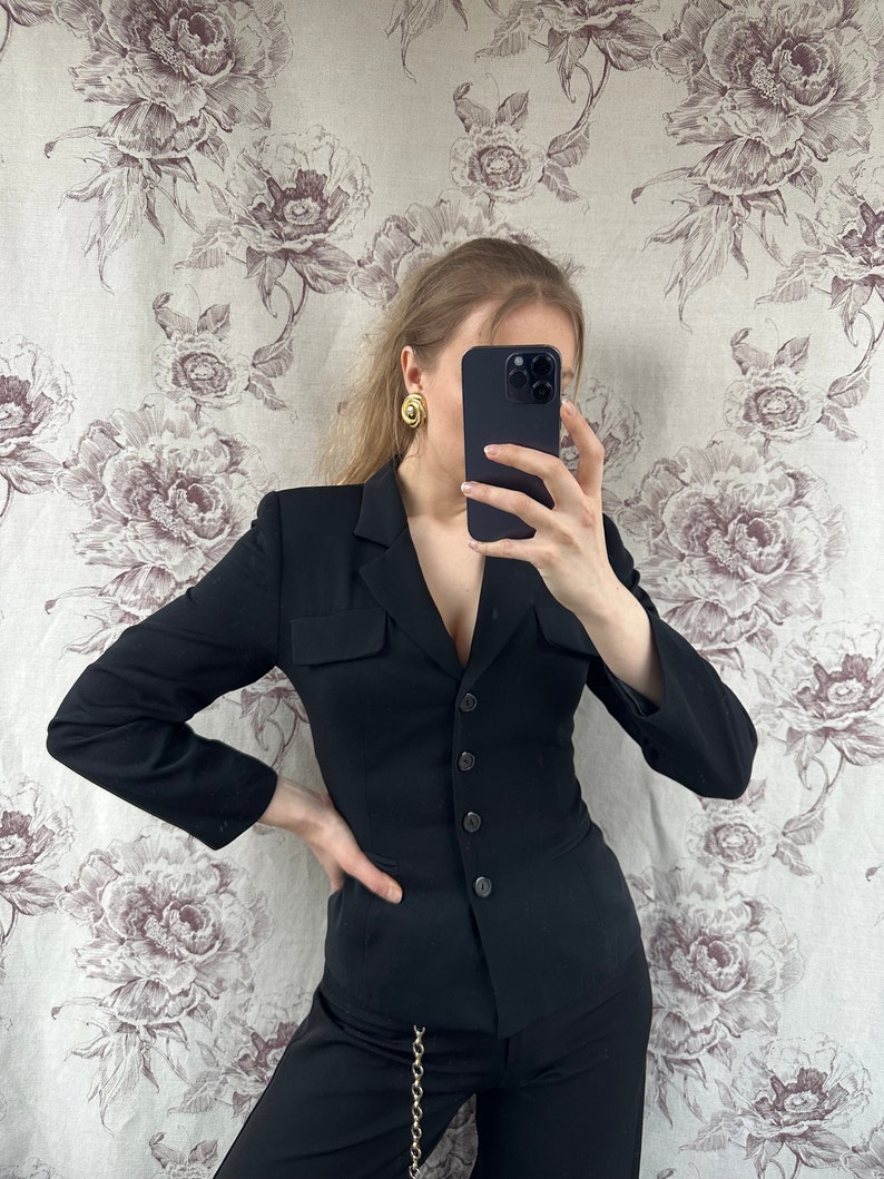 Vintage negro petite blazer ajustado, elegante chaqueta de mujer con bolsillos imagen 3