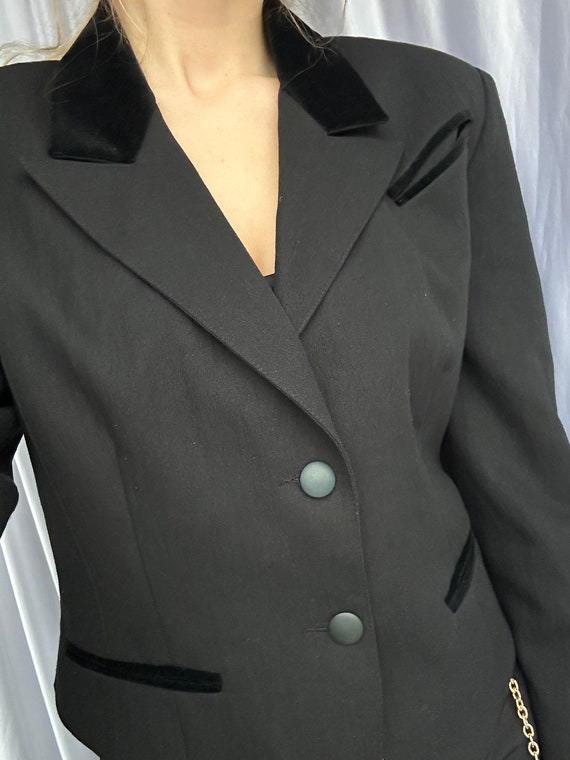 Vintage elegant black short blazer with velvet de… - image 2