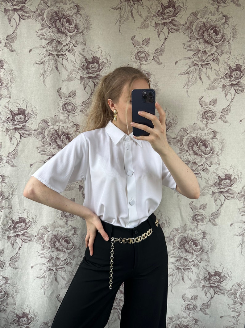 Camisa vintage oversize blanca con botones cuadrados, elegante camisa de mujer de manga corta imagen 2