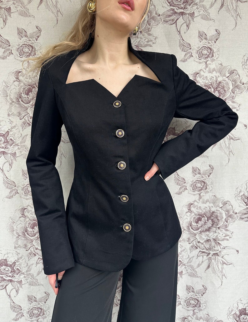 Handgemachter schwarzer Blazer im Vintage-Stil mit Trompetenärmeln, elegante Jacke mit einzigartigem und zeitlosem Ausschnitt Bild 4