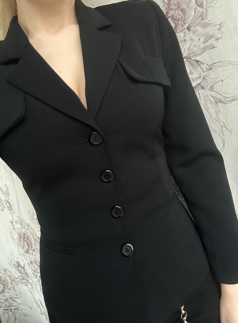 Vintage negro petite blazer ajustado, elegante chaqueta de mujer con bolsillos imagen 2