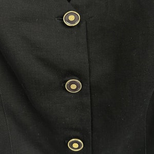 Handgemachter schwarzer Blazer im Vintage-Stil mit Trompetenärmeln, elegante Jacke mit einzigartigem und zeitlosem Ausschnitt Bild 9