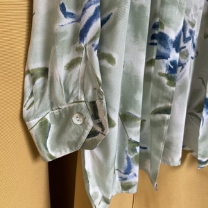 Grön blus med blommig vintagemotiv, överdimensionerad skjorta bild 8