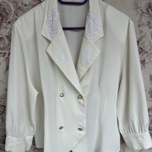 Blusa cruzada blanca crema vintage, camisa femenina con cuello de encaje imagen 9