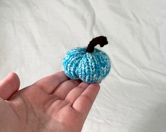 Tiny Knit Pumpkin