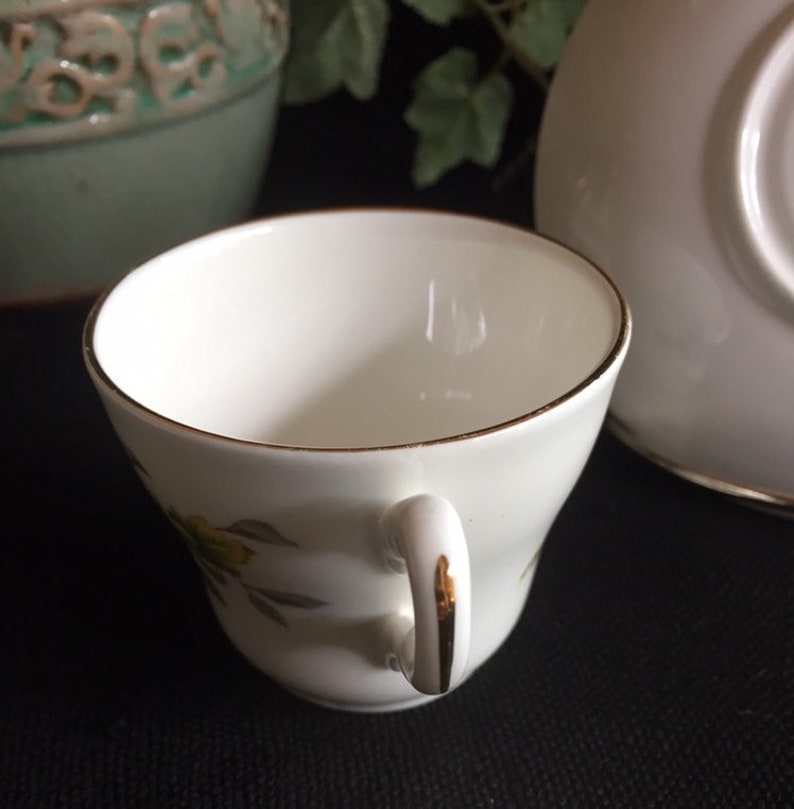 Royal Stuart Petite Tea Cup /& Saucer Vintage Collectible