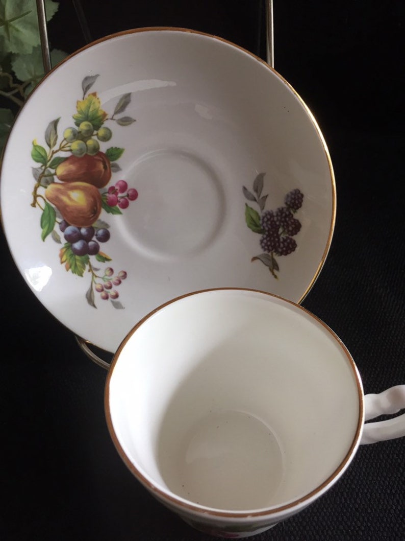 Royal Stuart Petite Tea Cup /& Saucer Vintage Collectible