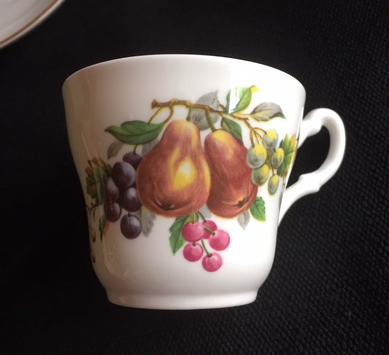 Royal Stuart Petite Tea Cup /& Saucer Vintage Collectible