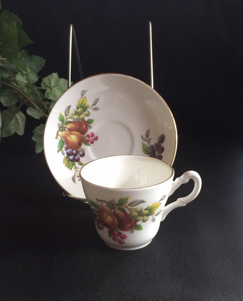 Royal Stuart Petite Tea Cup /& Saucer Vintage Collectible