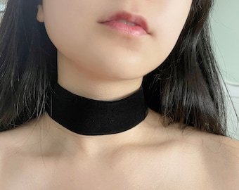 Black Velvet Choker Necklace: Trendy Ribbon Choker