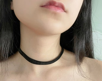 Choker in velluto nero: collana con nastro sottile, lunghezza regolabile