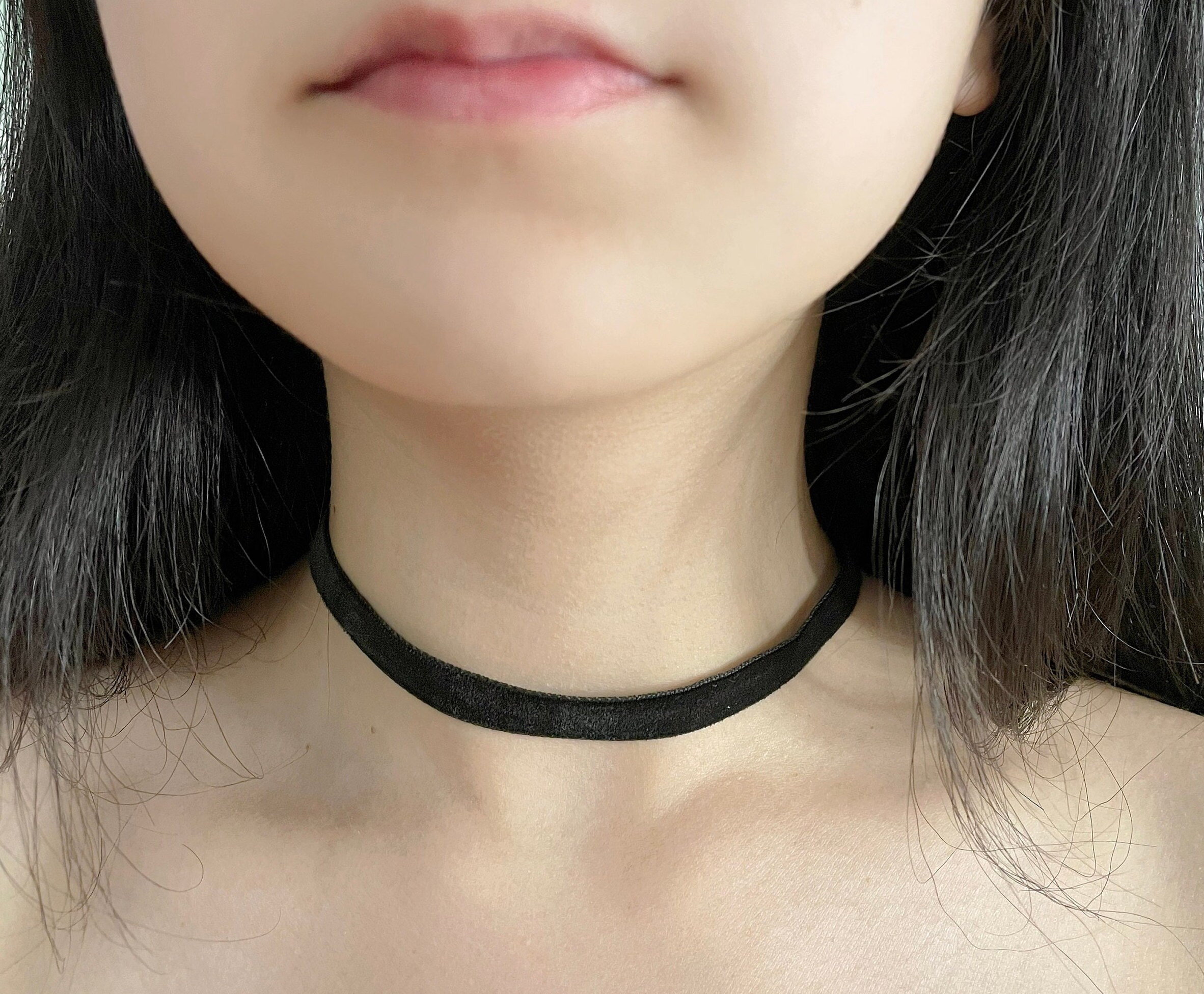 Choker necklace in black colour deals