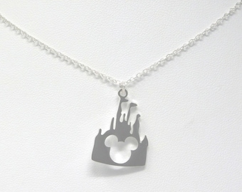 Collier pendentif Disneyland château de Cendrillon de Mickey Disney.  Acier inoxydable plaqué argent