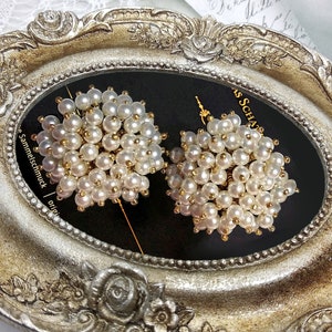 White large pearl ear clip: non-pierced earrings, bride or bridesmaid gift. Elegant unique jewelry vintage style 50s
