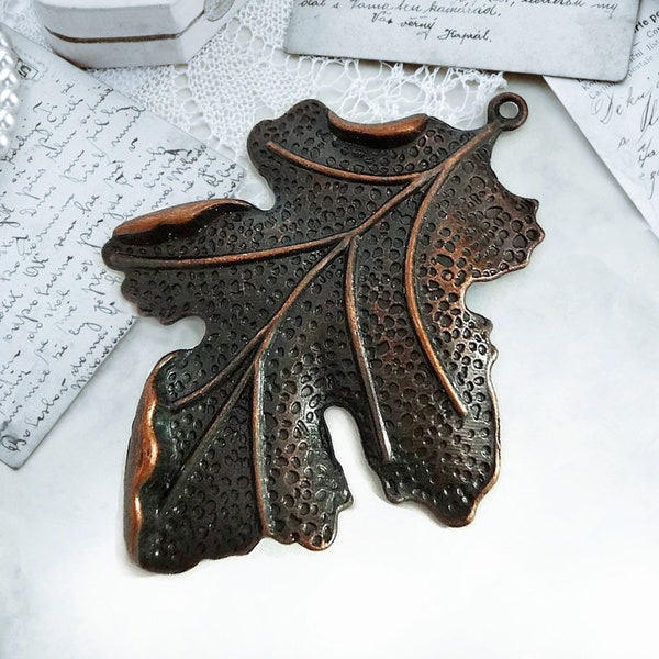 Elegant vintage beech leaf shaped pendant made of hammered copper. Noble designer Art Nouveau harmoniously curved piece of jewelry / 1960s