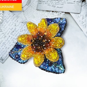 100% Hilfe für die Ukraine: Sonnenblumen Brosche in blau-gelb - Symbol Ukraine. Handgemachte Ukraine Brosche aus Strass & Samt von MariRich