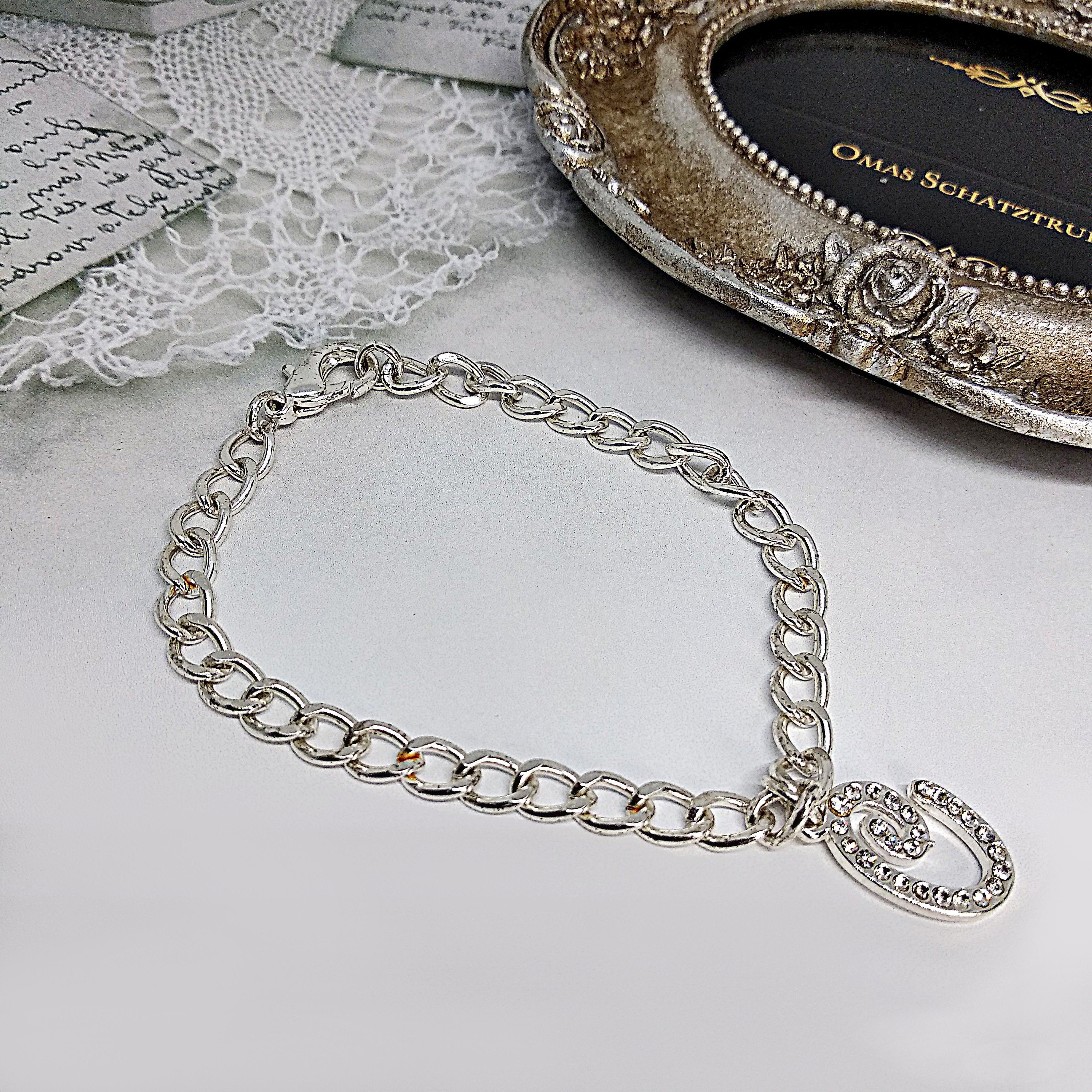 A silver plated link chain bracelet with a monogram charm. Letter G with 26  zirconia. Unisex bracelet, medium-sized bracelet/ 80s