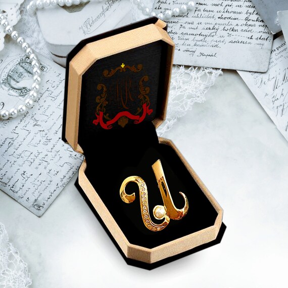 Monogram brooch in the shape of a "U" or "N" lett… - image 10