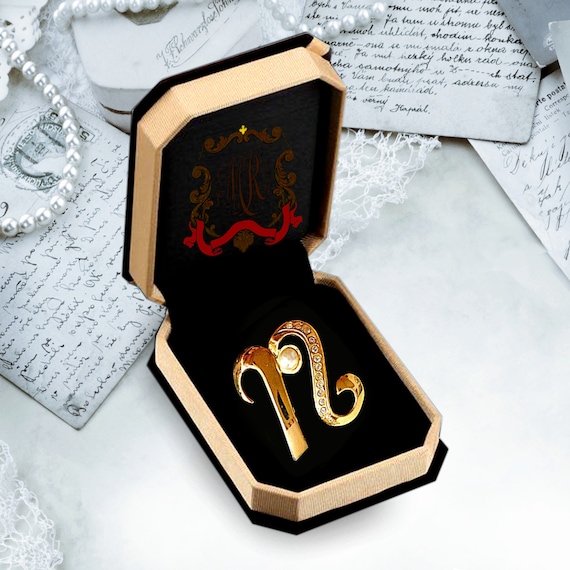 Monogram brooch in the shape of an "N" or "U" let… - image 10