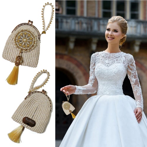 Chic ivory bridal bag, stock exchange. Small crocheted shops wedding bag with brooch & queste, unique in vintage style with MariRich logo