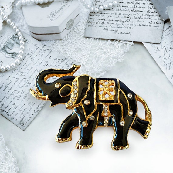 Elephant brooch with black enamel, 8kt gold platin