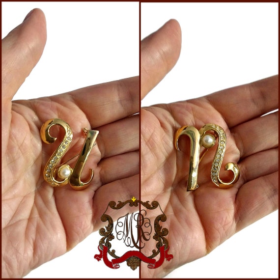 Monogram brooch in the shape of a "U" or "N" lett… - image 5