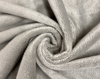 Tessuto Minky liscio tinta unita grigio Lara per trapunte, coperte, accessori per neonati e animali domestici, cuscini, plaid, abbigliamento, peluche, costumi e lavori creativi.