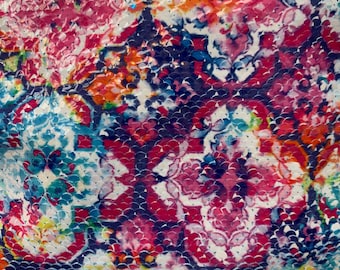 Tessuto Storm FLOREALE IRIDESCENTE TURCHESE con paillettes reversibili a ribalta, tagliato su misura per costumi, decorazioni per la casa, abiti da sera e lavori artigianali.