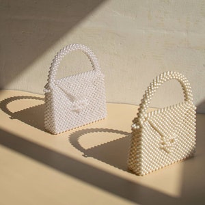 Retro weiße Perlenperlentasche an einem Gurt, Hochzeitshandtasche, maßgeschneiderte Tasche, personalisiertes Geschenk für Nichte, Tote-Kreuzkörpertasche für Frau