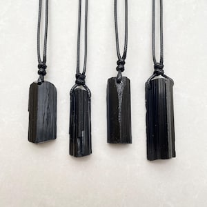 Ruwe zwarte toermalijnkristalketting, wortelchakra-hanger beste cadeau voor broer, cadeau-idee voor heren, helende stenen kettingen, cadeau voor vrouw A