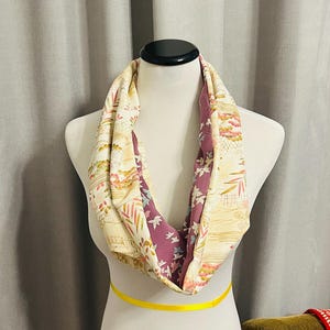 Sciarpa doppia infinita - Motivo floreale vibrante ispirato alla natura - Realizzata a mano con tessuto kimono giapponese vintage