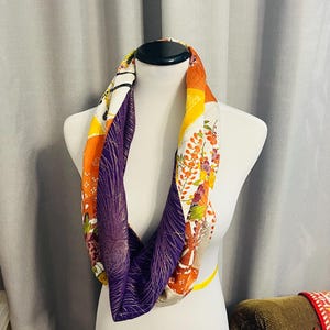 Sciarpa doppia infinita - Motivo floreale vibrante ispirato alla natura - Realizzata a mano con tessuto kimono giapponese vintage